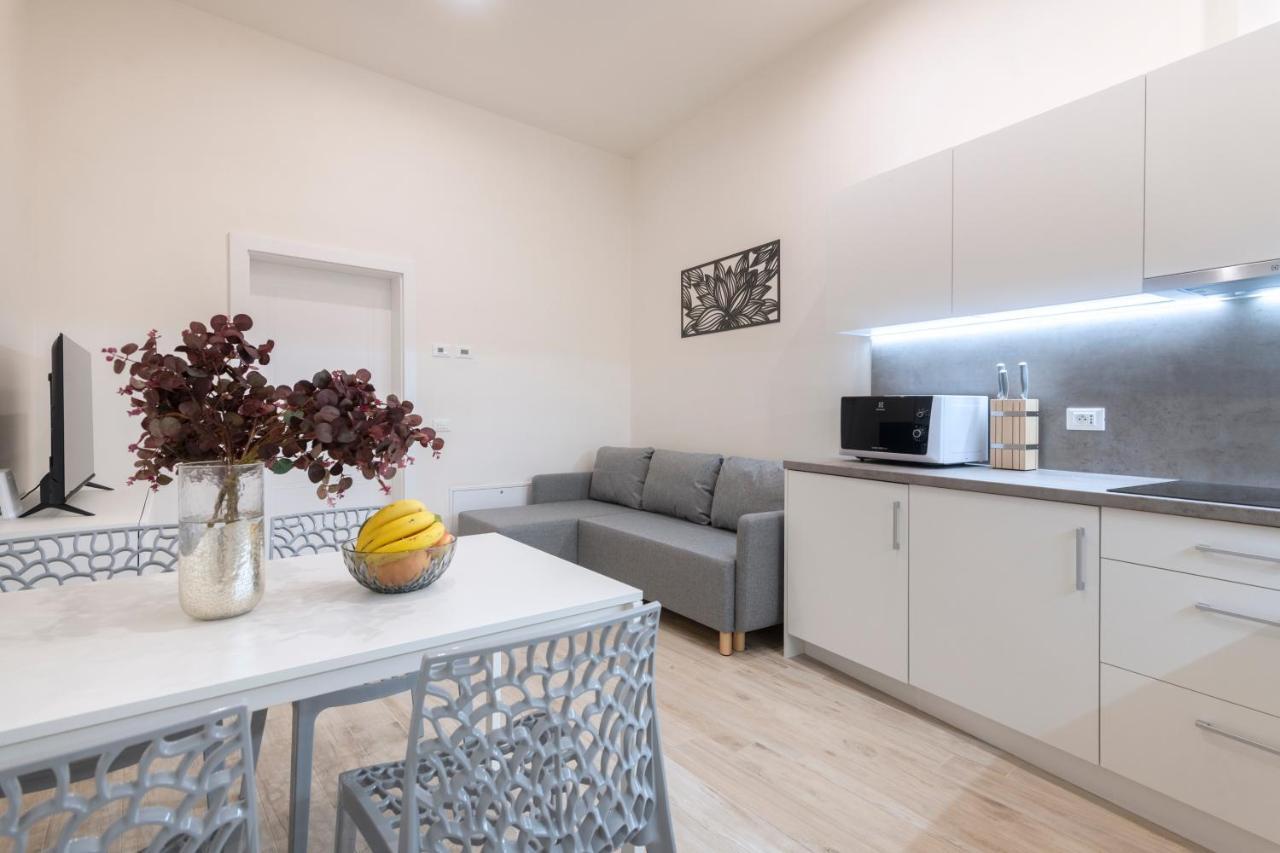 Kinsky Garden Apartments And Suites By Dwellfort Prag Eksteriør billede