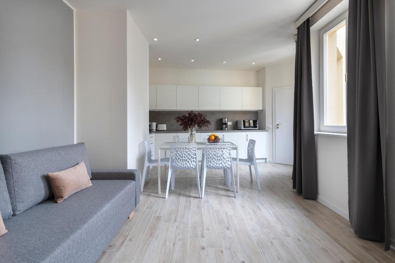Kinsky Garden Apartments And Suites By Dwellfort Prag Eksteriør billede