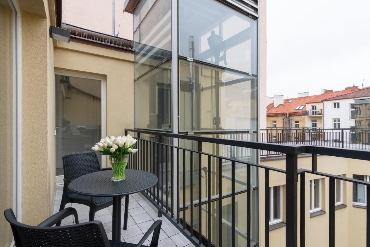 Kinsky Garden Apartments And Suites By Dwellfort Prag Eksteriør billede