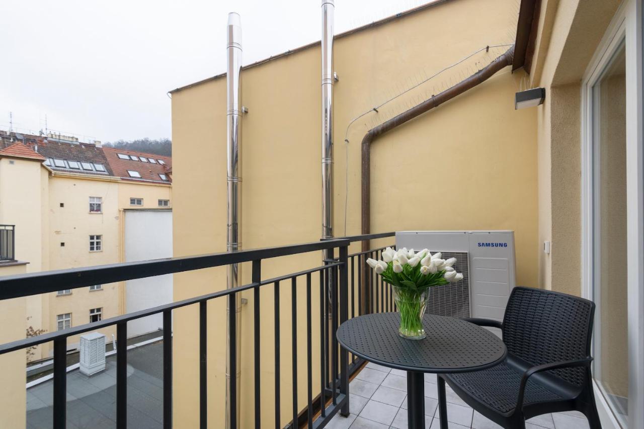 Kinsky Garden Apartments And Suites By Dwellfort Prag Eksteriør billede