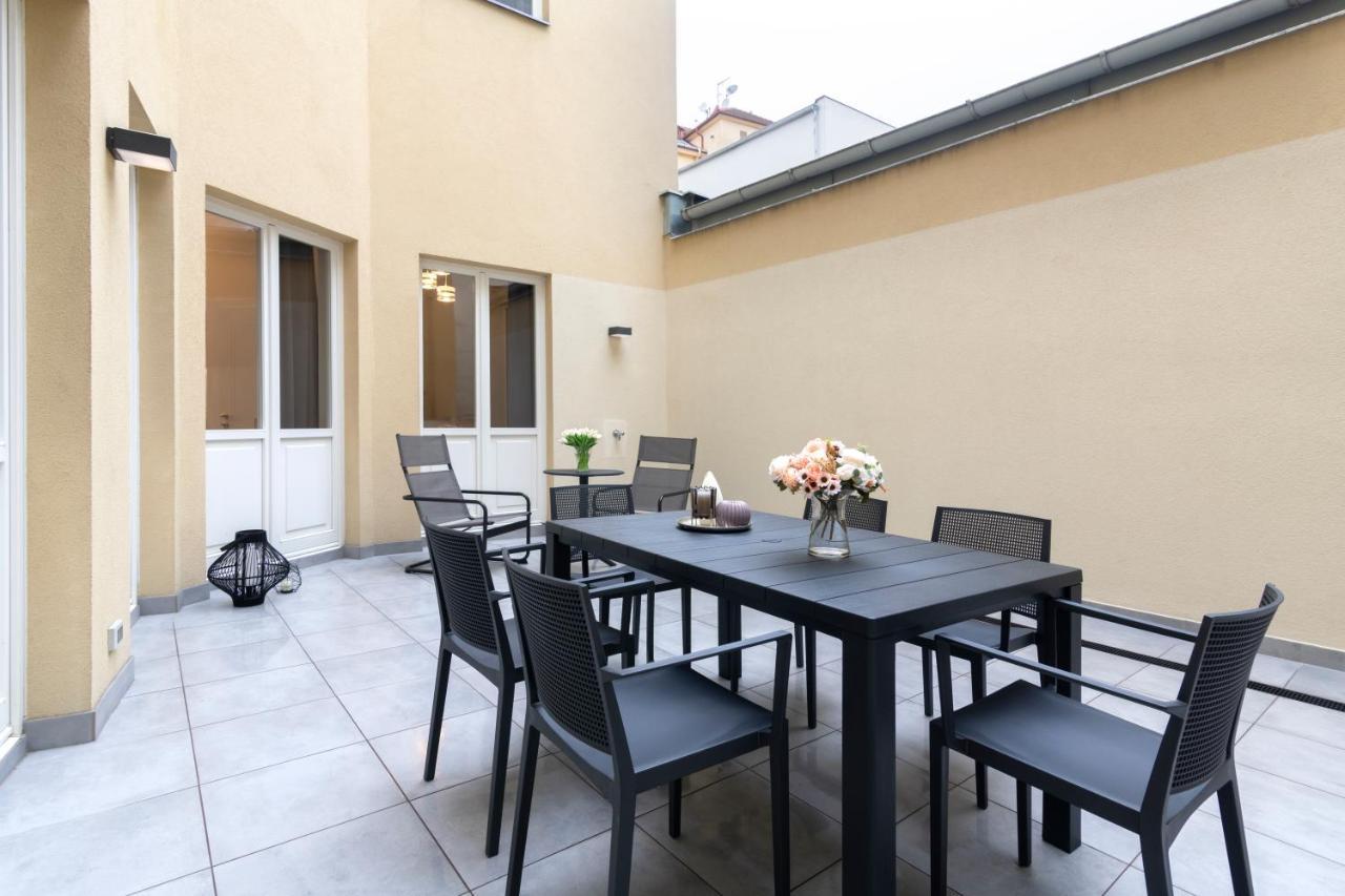 Kinsky Garden Apartments And Suites By Dwellfort Prag Eksteriør billede