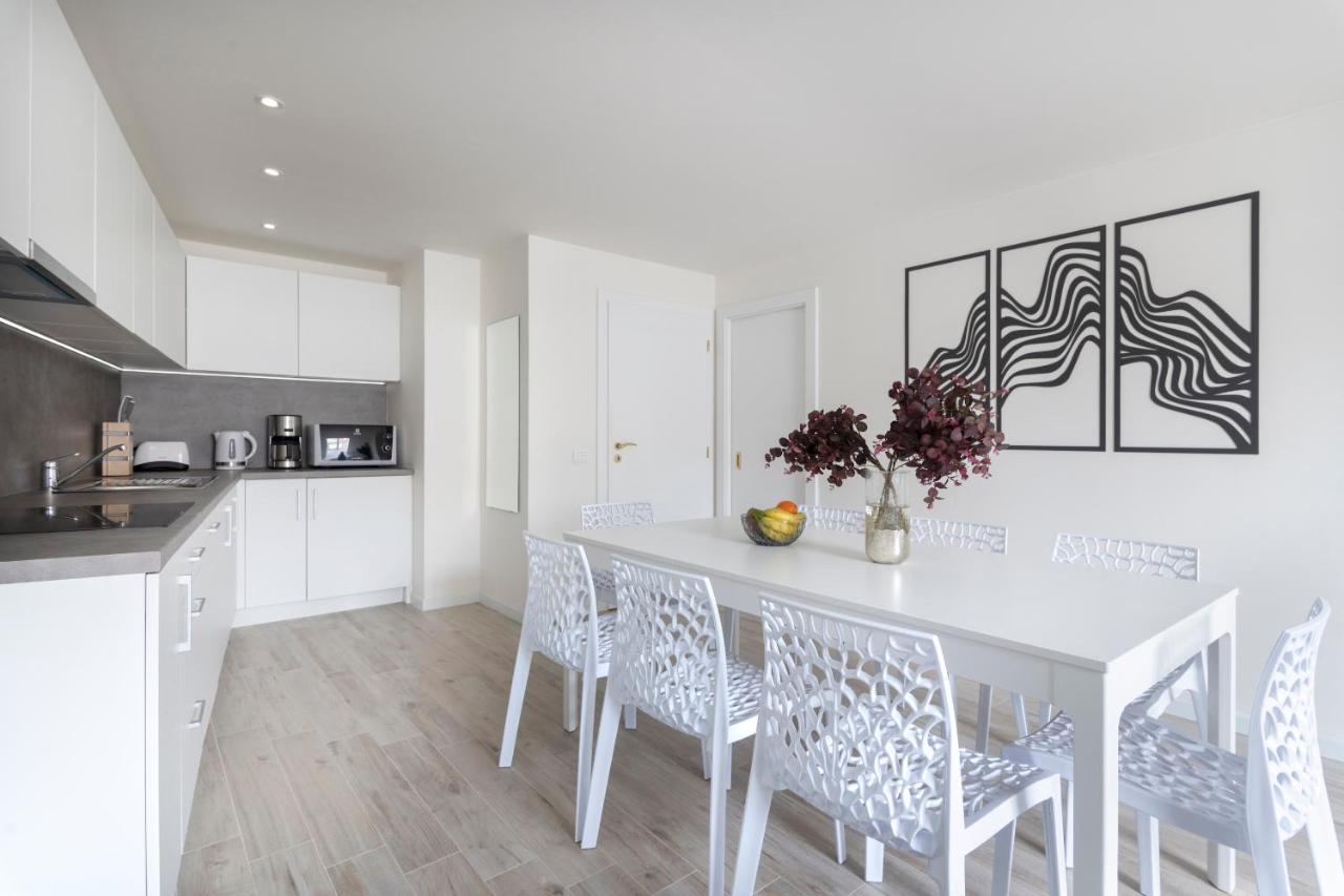 Kinsky Garden Apartments And Suites By Dwellfort Prag Eksteriør billede