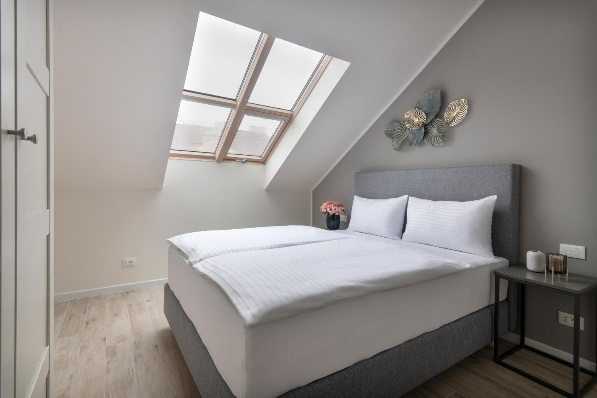 Kinsky Garden Apartments And Suites By Dwellfort Prag Eksteriør billede