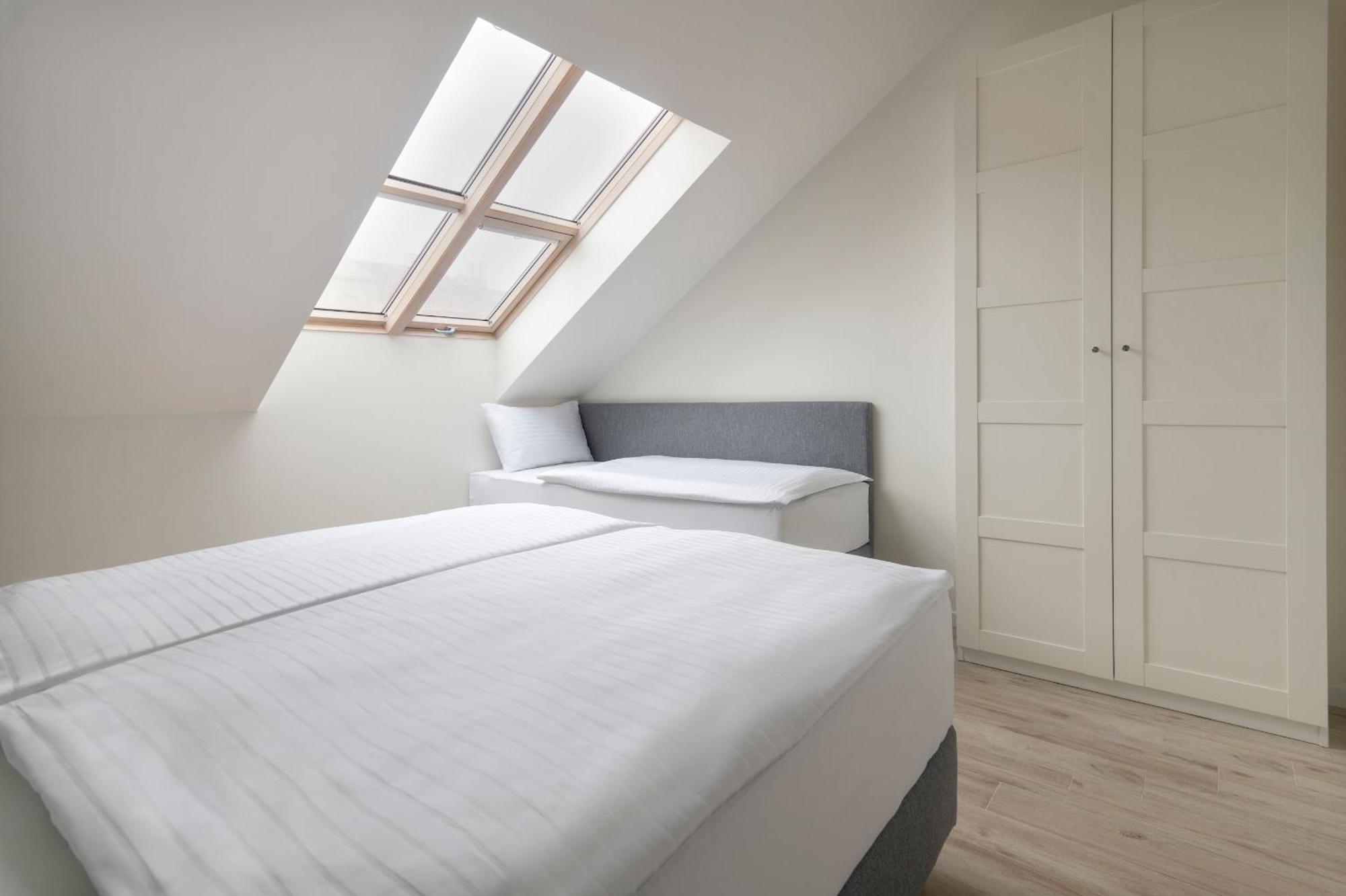 Kinsky Garden Apartments And Suites By Dwellfort Prag Eksteriør billede