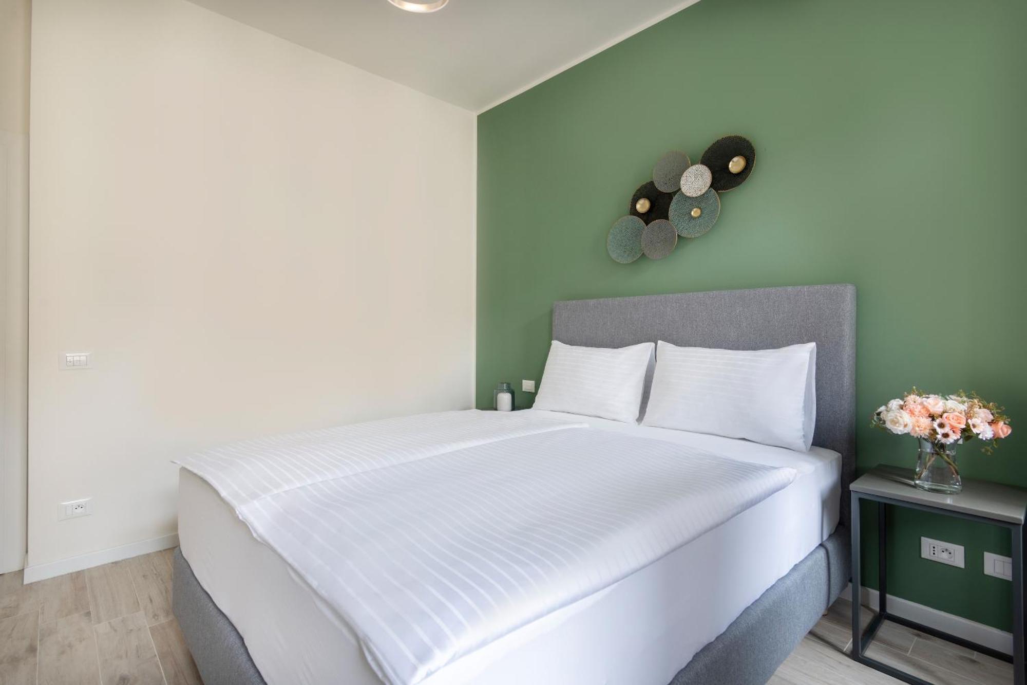 Kinsky Garden Apartments And Suites By Dwellfort Prag Eksteriør billede
