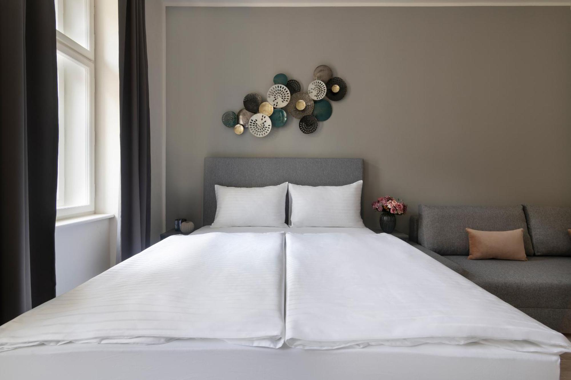 Kinsky Garden Apartments And Suites By Dwellfort Prag Eksteriør billede