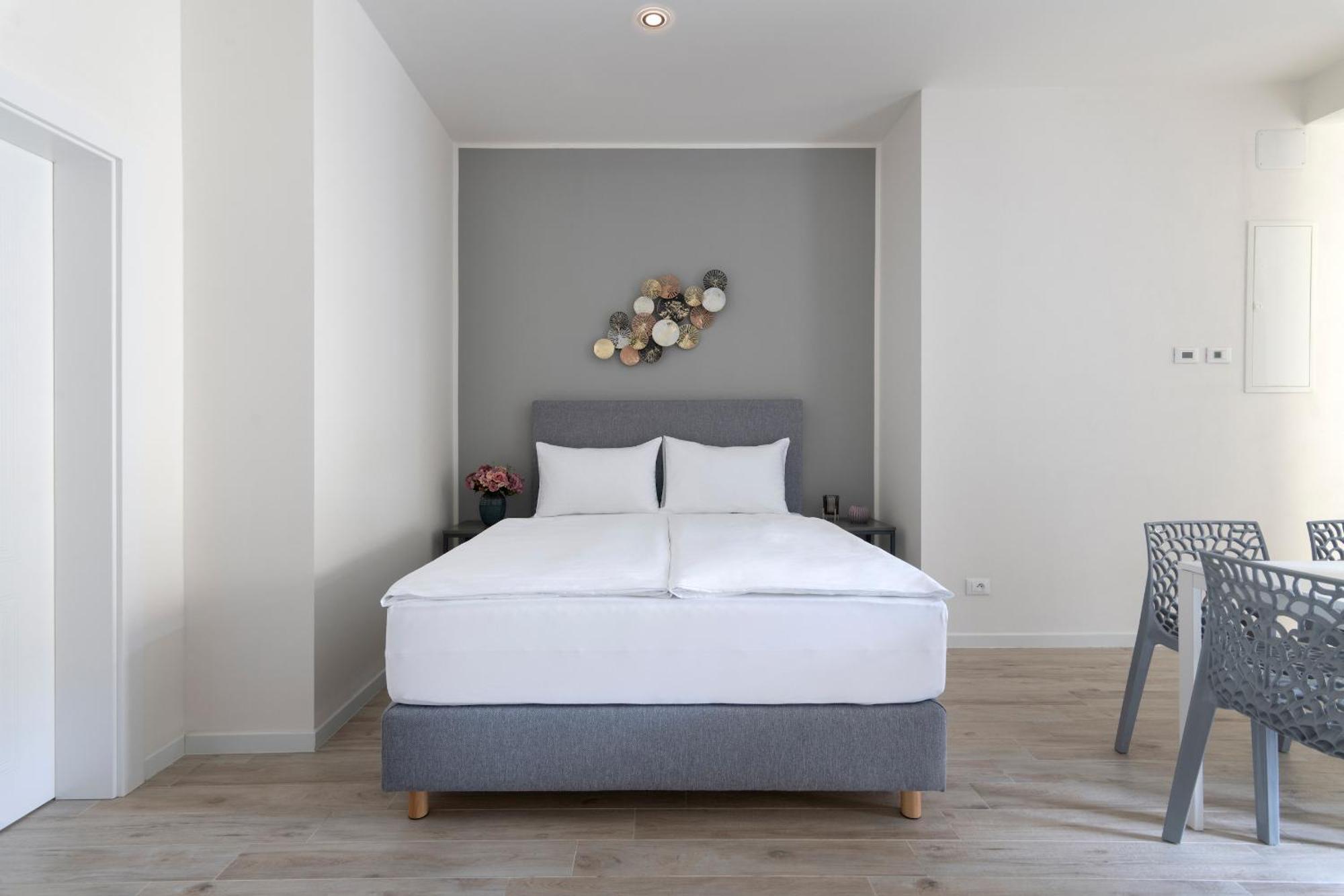 Kinsky Garden Apartments And Suites By Dwellfort Prag Eksteriør billede