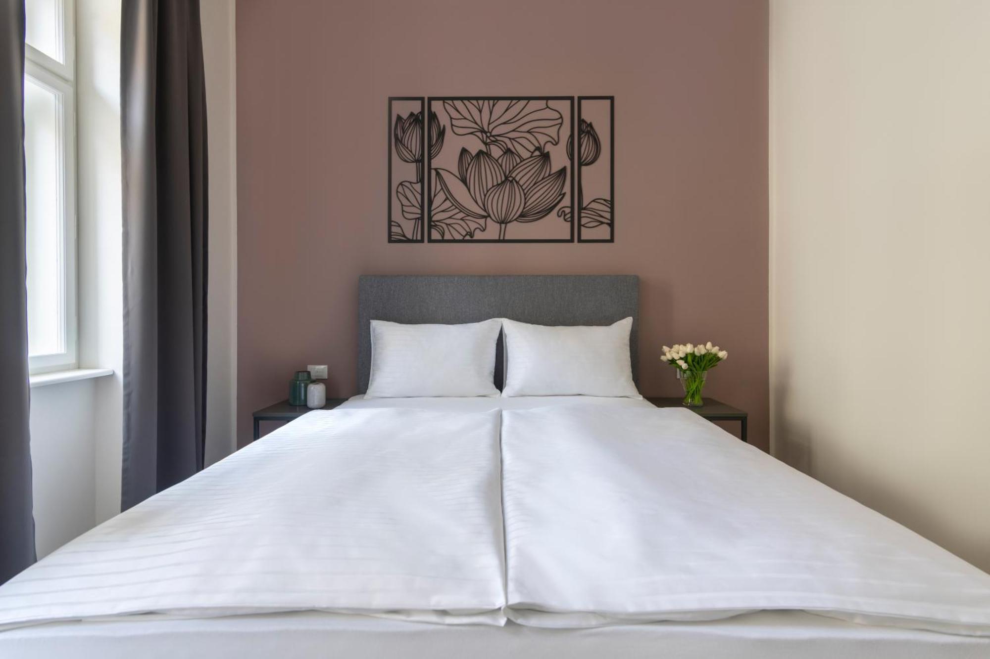 Kinsky Garden Apartments And Suites By Dwellfort Prag Eksteriør billede