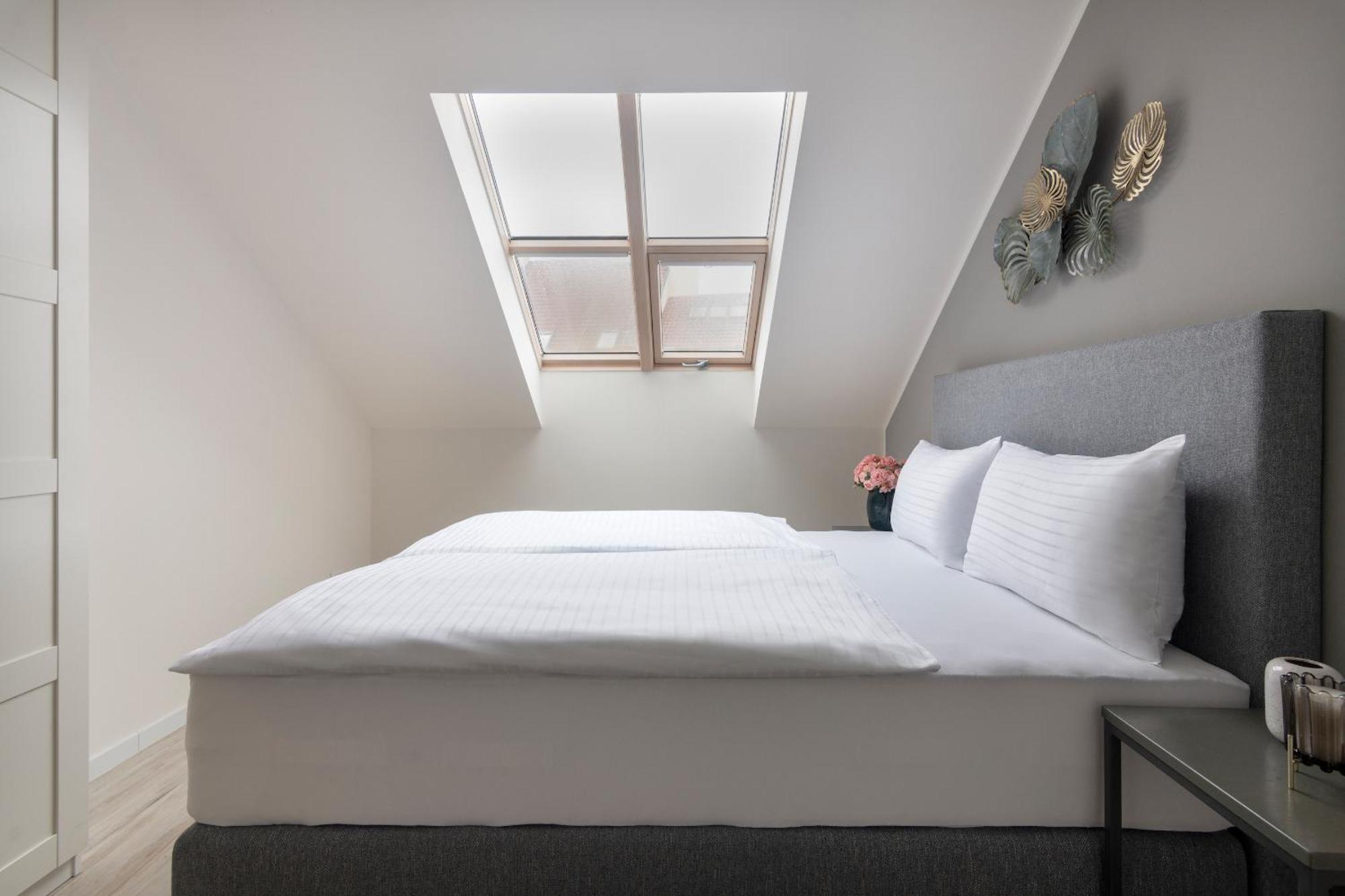 Kinsky Garden Apartments And Suites By Dwellfort Prag Værelse billede