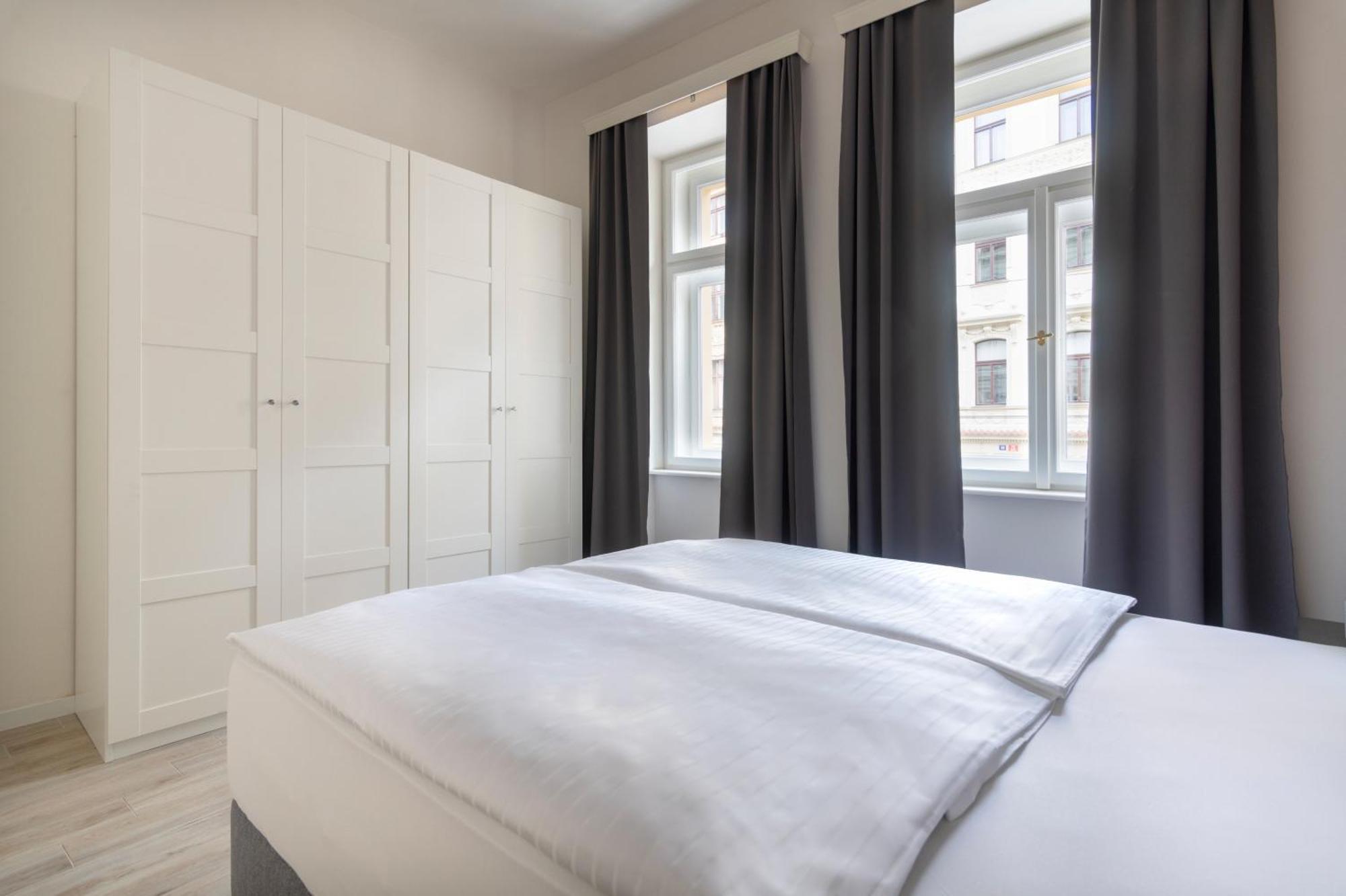 Kinsky Garden Apartments And Suites By Dwellfort Prag Værelse billede