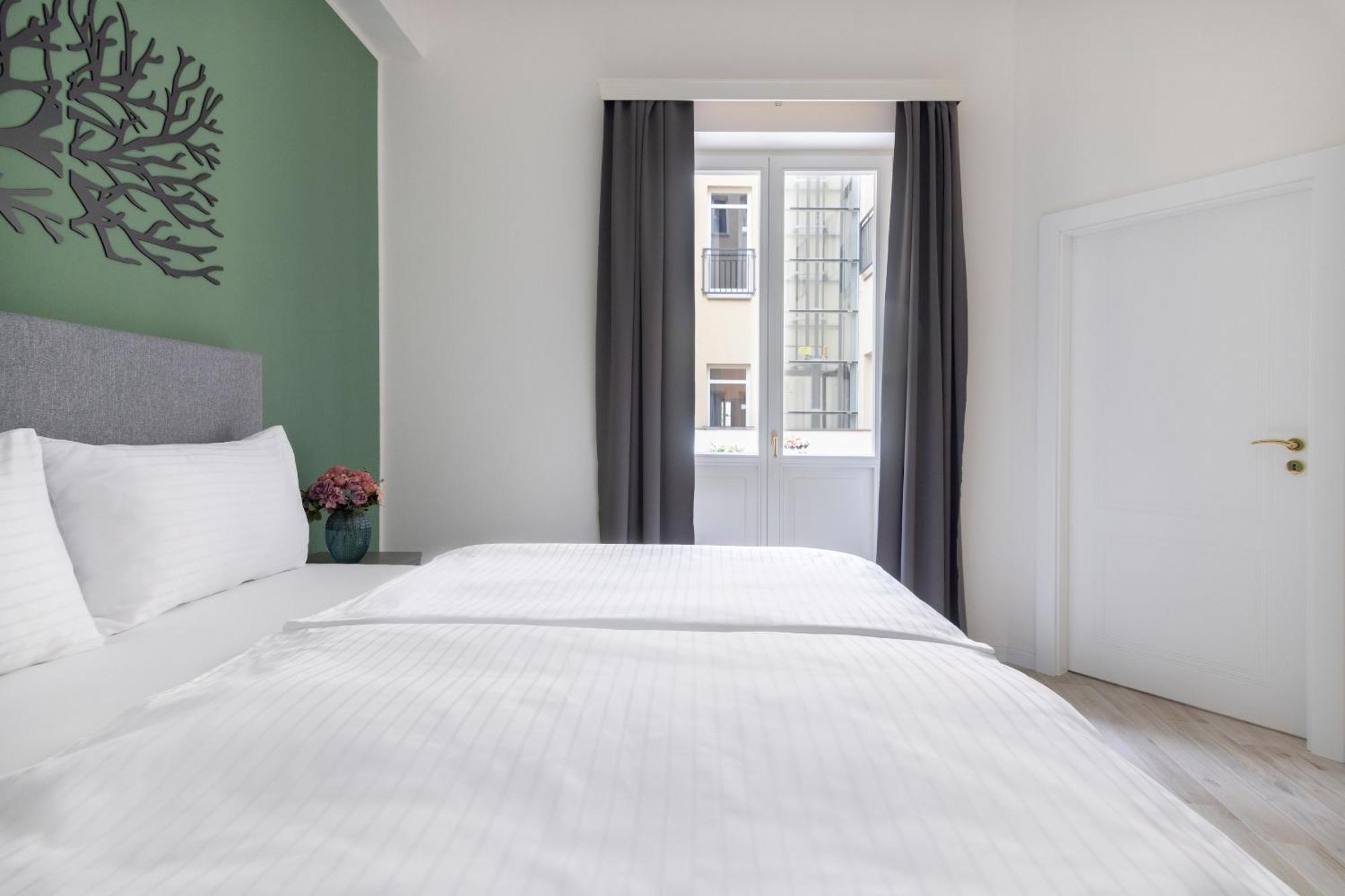Kinsky Garden Apartments And Suites By Dwellfort Prag Værelse billede