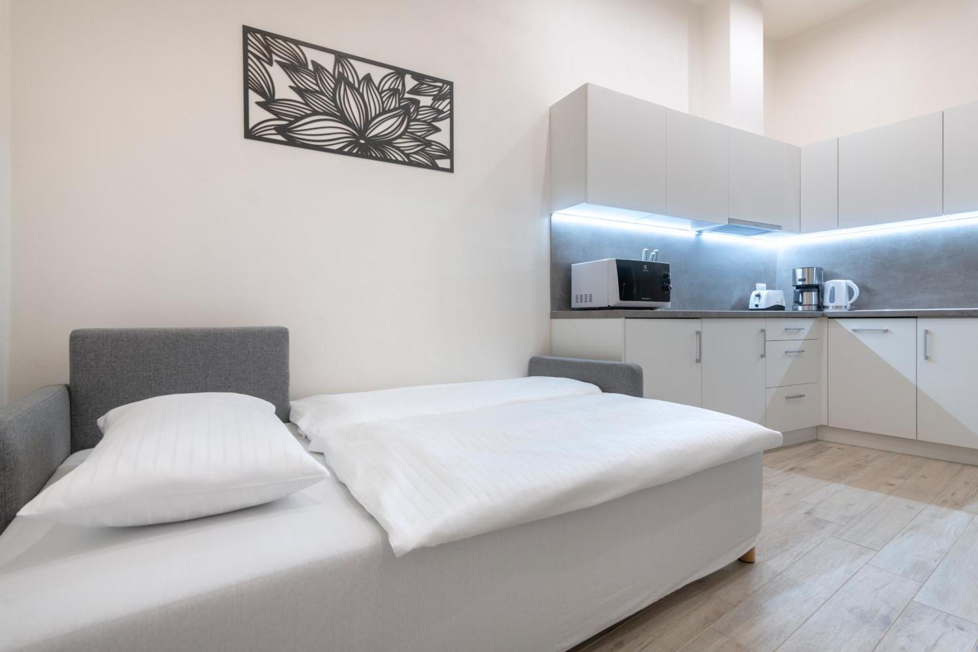 Kinsky Garden Apartments And Suites By Dwellfort Prag Værelse billede