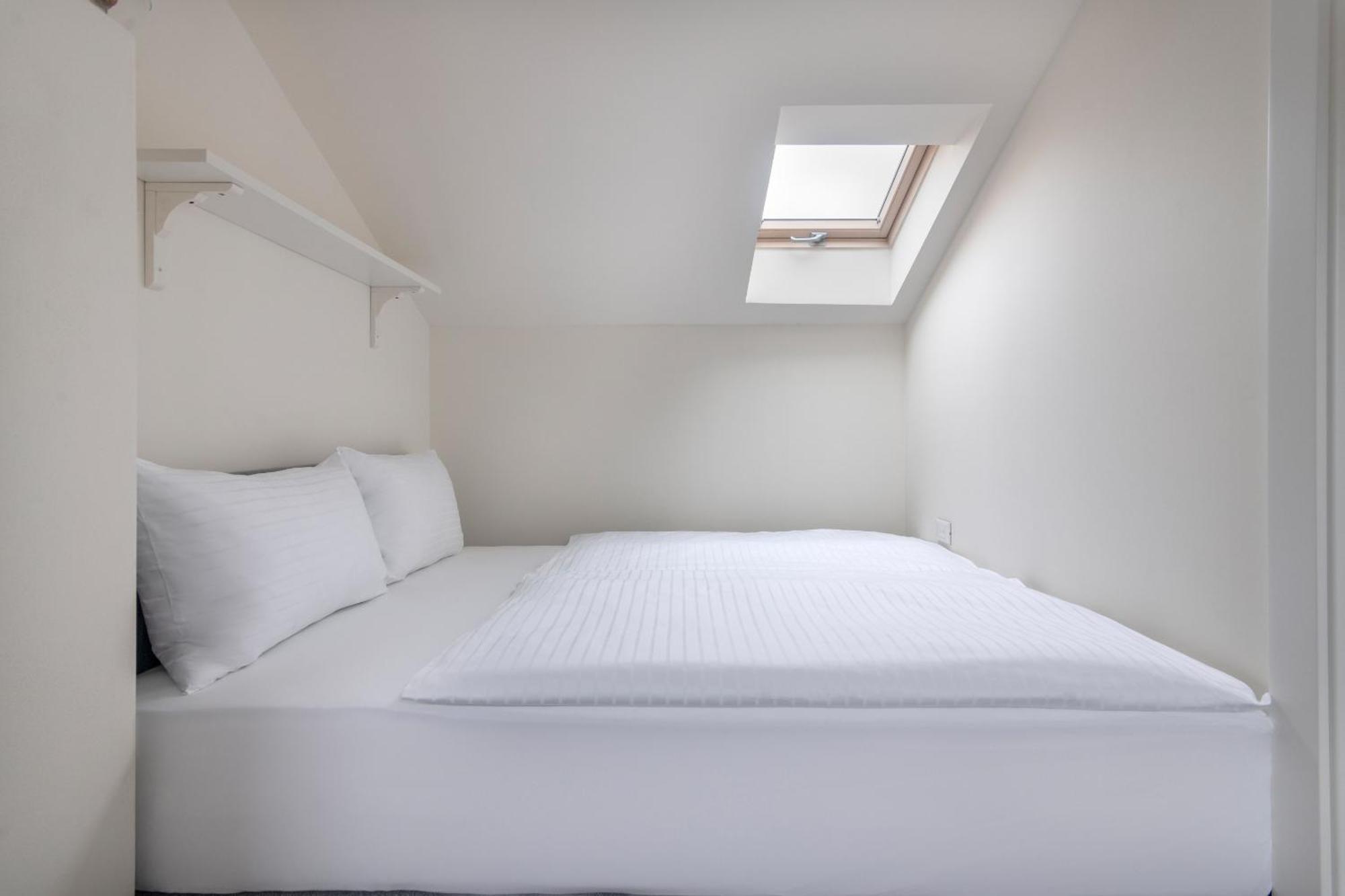 Kinsky Garden Apartments And Suites By Dwellfort Prag Værelse billede